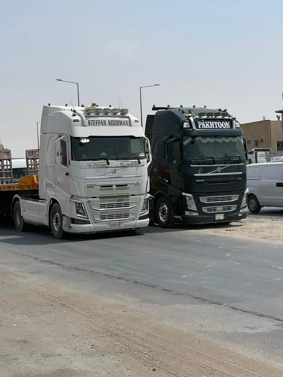 أسطول لوبد الرياض لنقل الحفارات والشيولات